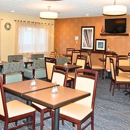 Holiday Inn Express - Ludlow - Chicopee Area By Ihg Екстериор снимка