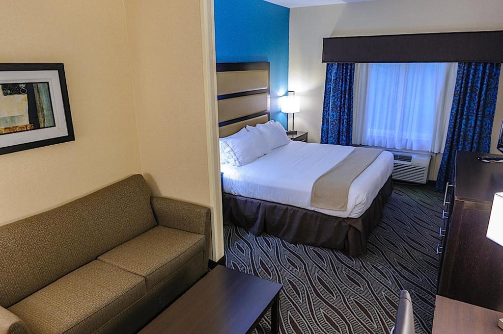 Holiday Inn Express - Ludlow - Chicopee Area By Ihg Стая снимка