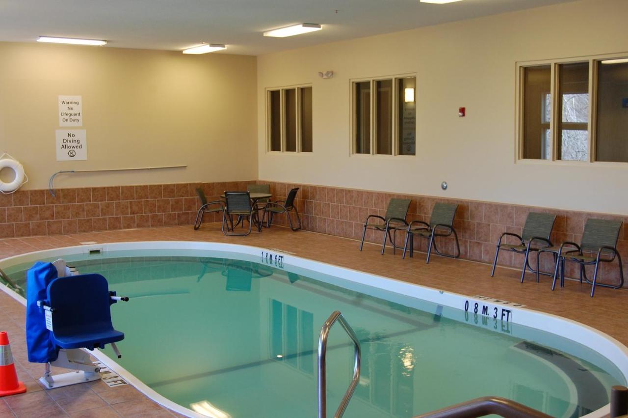 Holiday Inn Express - Ludlow - Chicopee Area By Ihg Екстериор снимка