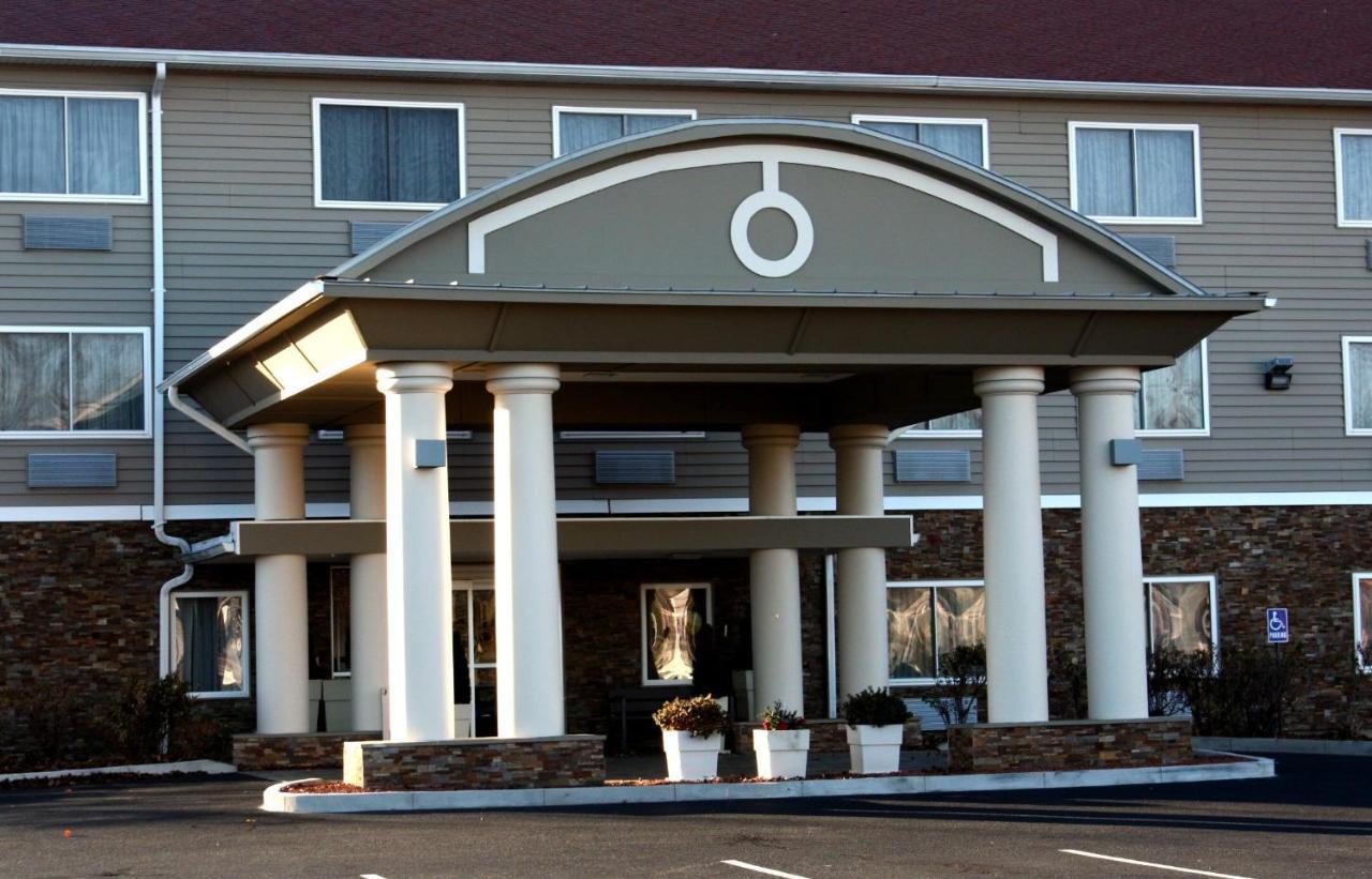 Holiday Inn Express - Ludlow - Chicopee Area By Ihg Екстериор снимка