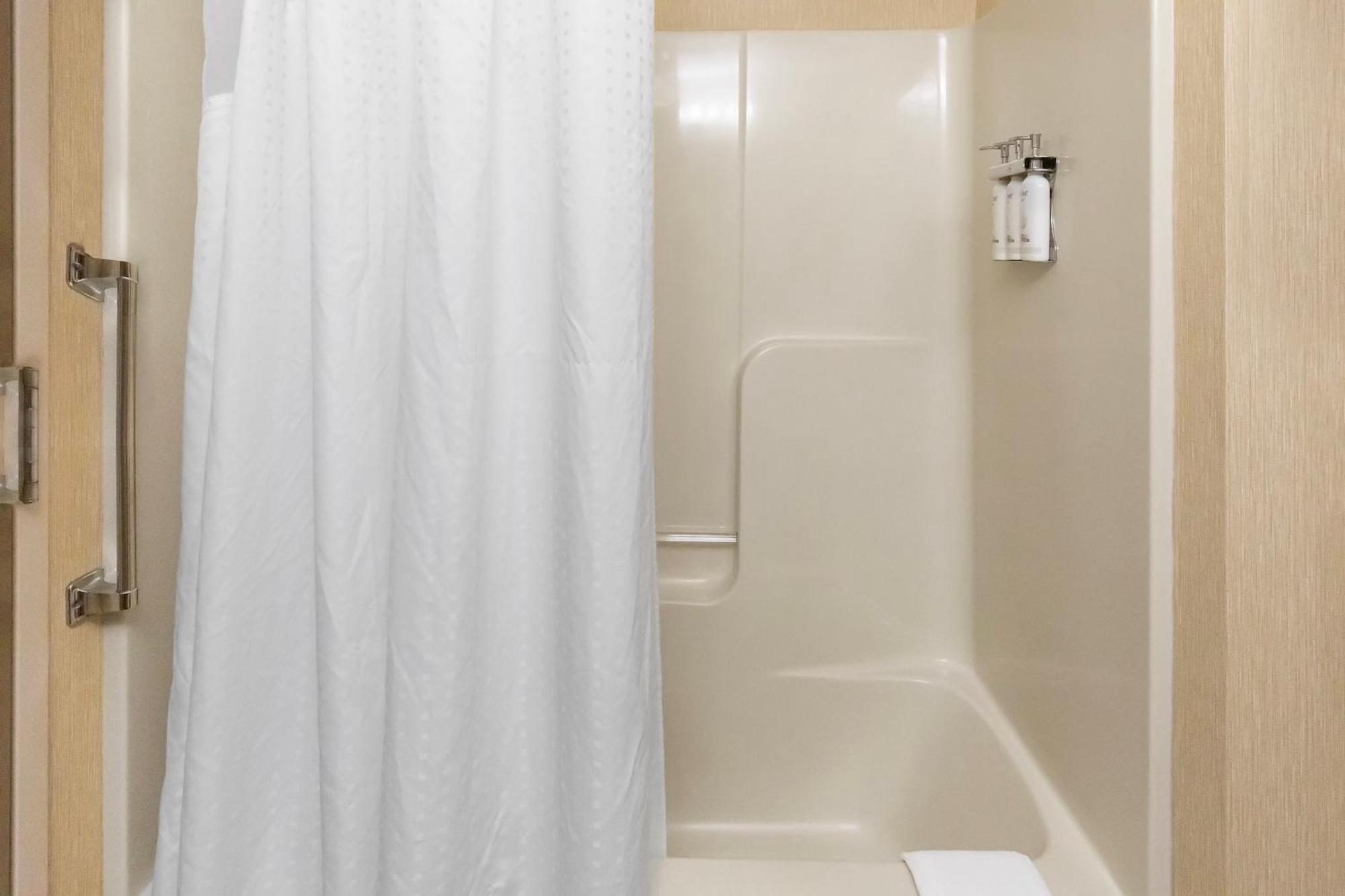 Holiday Inn Express - Ludlow - Chicopee Area By Ihg Екстериор снимка