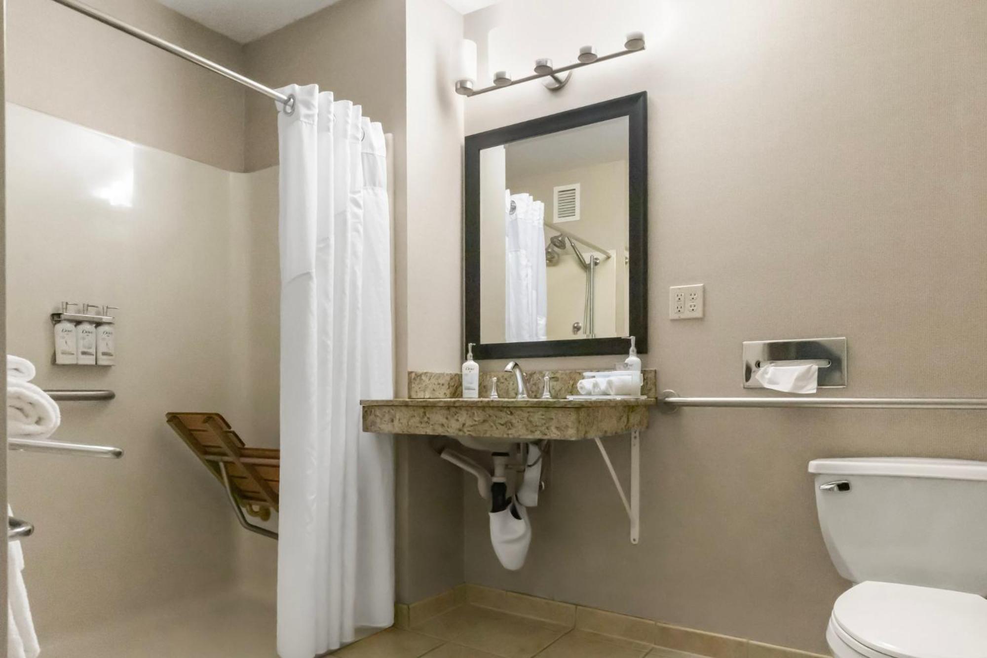 Holiday Inn Express - Ludlow - Chicopee Area By Ihg Екстериор снимка