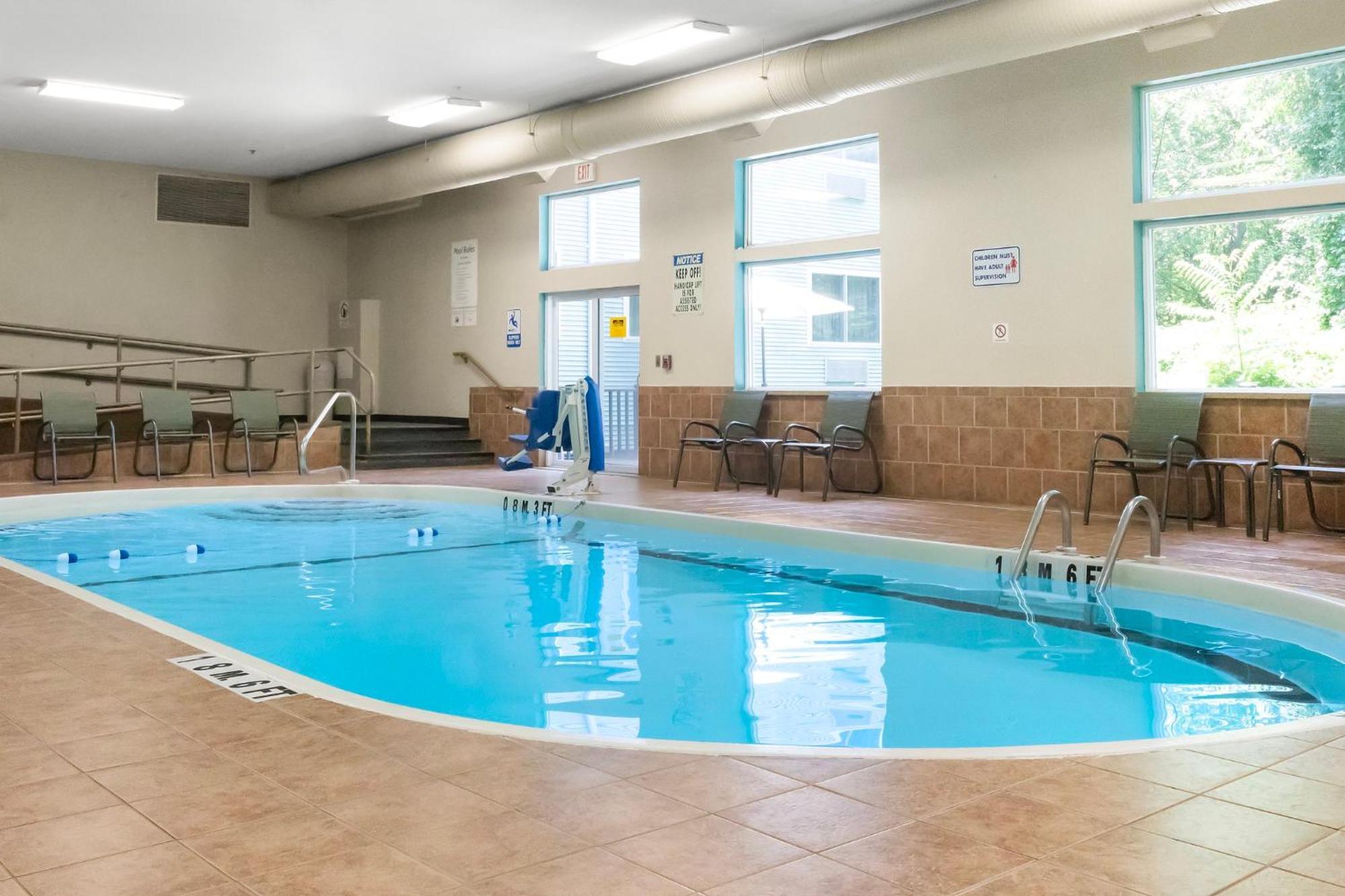 Holiday Inn Express - Ludlow - Chicopee Area By Ihg Екстериор снимка